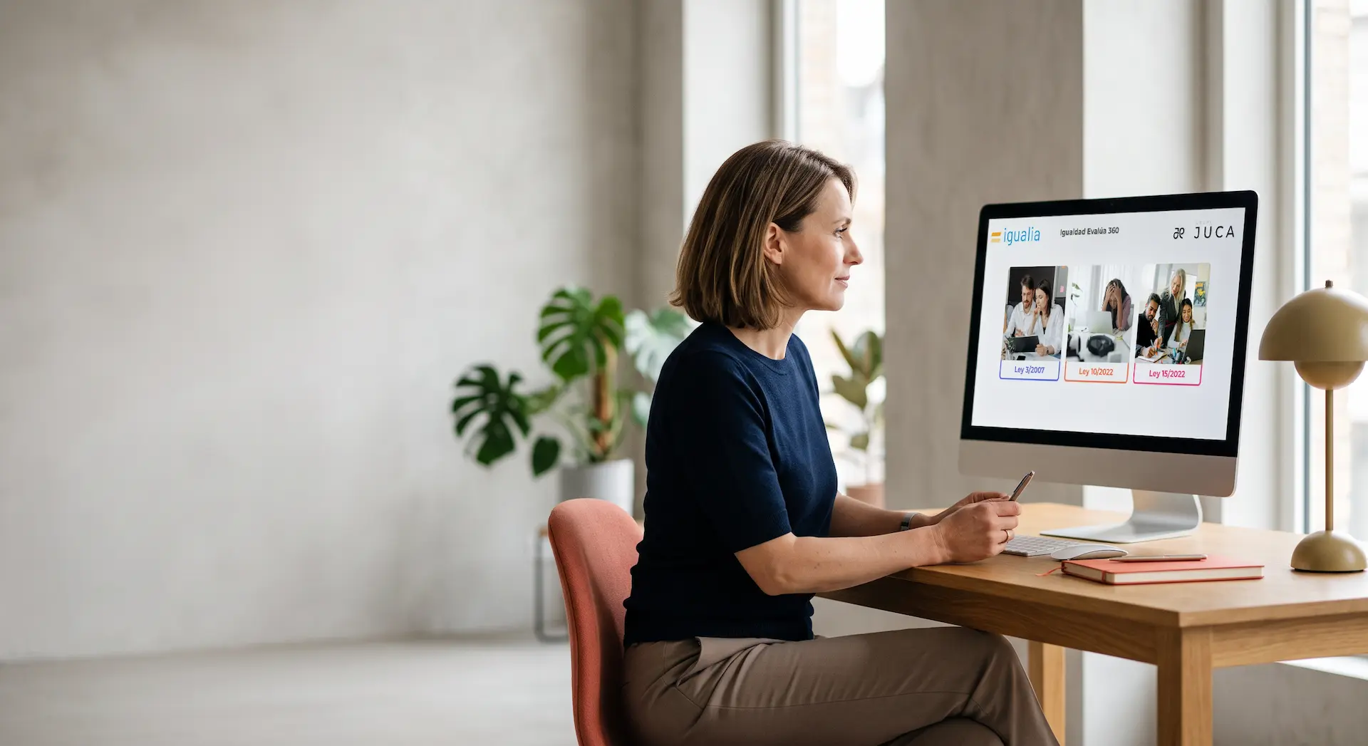 Directora de PYME generando la documentación del Plan de Igualdad a través de PYMES 360.